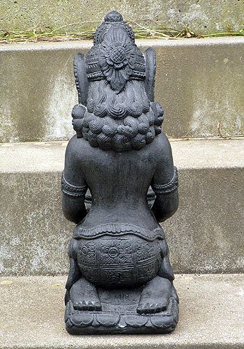 キャンドルを持つバリの女神像11310 | バリ雑貨・アジアン雑貨通販ApaApa