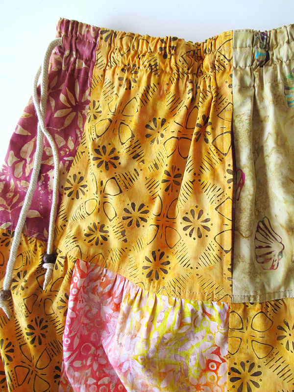 バティック・パッチワーク・ティアードスカートの両脇ポケット