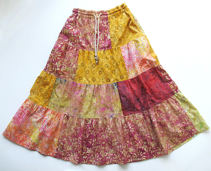バティック・パッチワーク・ティアードスカート広げたところ前