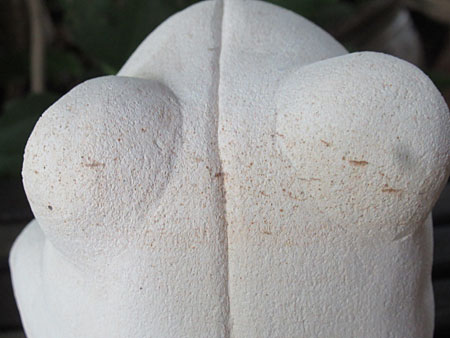 石像カエルお祈り・アウトレット不具合箇所