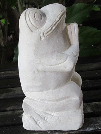 石像カエルお祈り・アウトレット右面