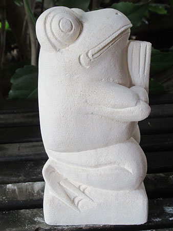石像カエルお祈り・アウトレット右面