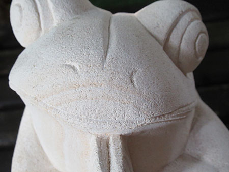 石像カエルお祈り・アウトレット不具合箇所