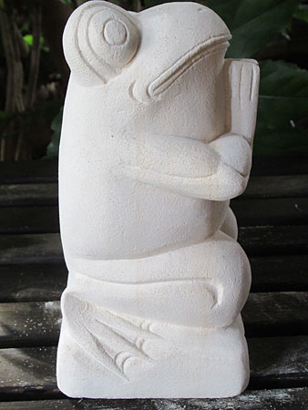 石像カエルお祈り・アウトレット右面