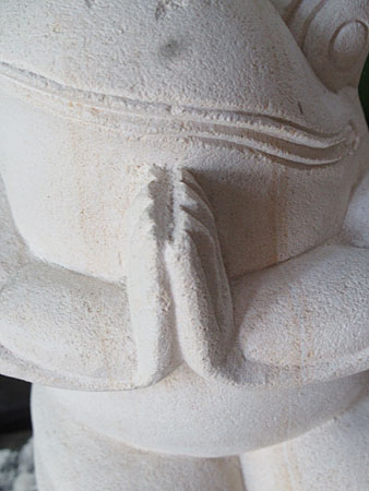 石像カエルお祈り・アウトレット不具合箇所