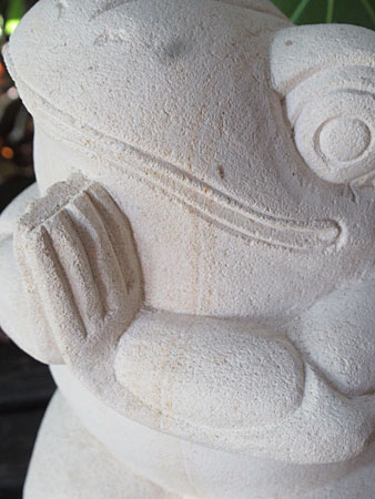 石像カエルお祈り・アウトレット不具合箇所
