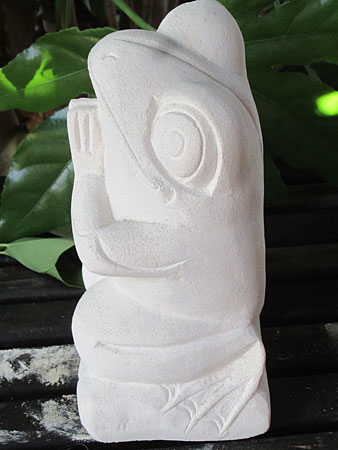 石像カエルお祈り・アウトレット左面