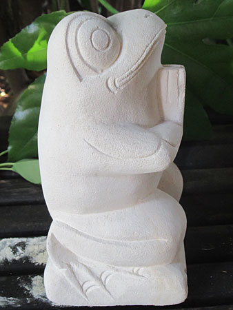 石像カエルお祈り・アウトレット右面