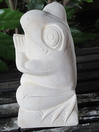 石像カエルお祈り・アウトレット左面