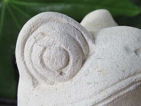 石像カエルお祈り・アウトレット不具合箇所