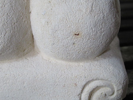 石像カエルお祈り・アウトレット不具合箇所