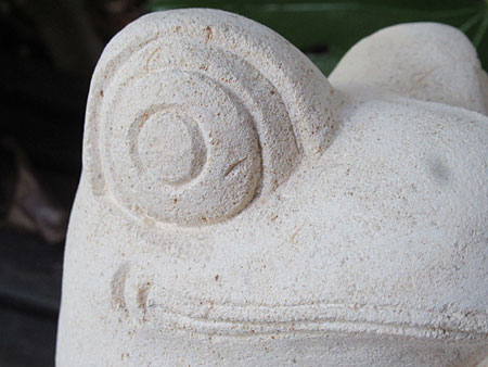 石像カエルお祈り・アウトレット不具合箇所