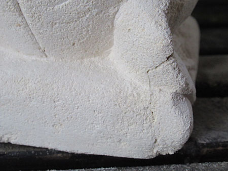 石像カエルお祈り・アウトレット不具合箇所