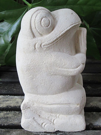 石像カエルお祈り・アウトレット右面