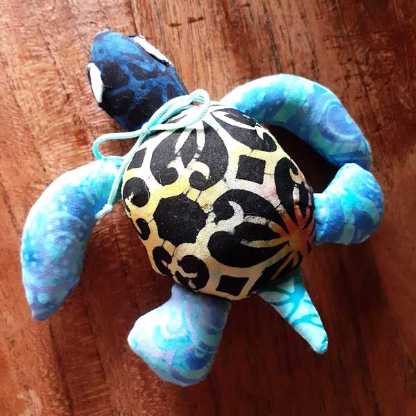 バティック・ぬいぐるみ・カメkame1