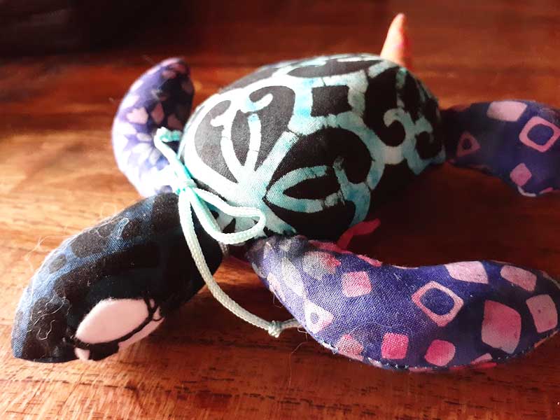 バティック・ぬいぐるみ・カメkame2